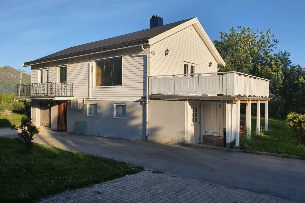 Hus Sentralt I Lofoten Διαμέρισμα Leknes Εξωτερικό φωτογραφία